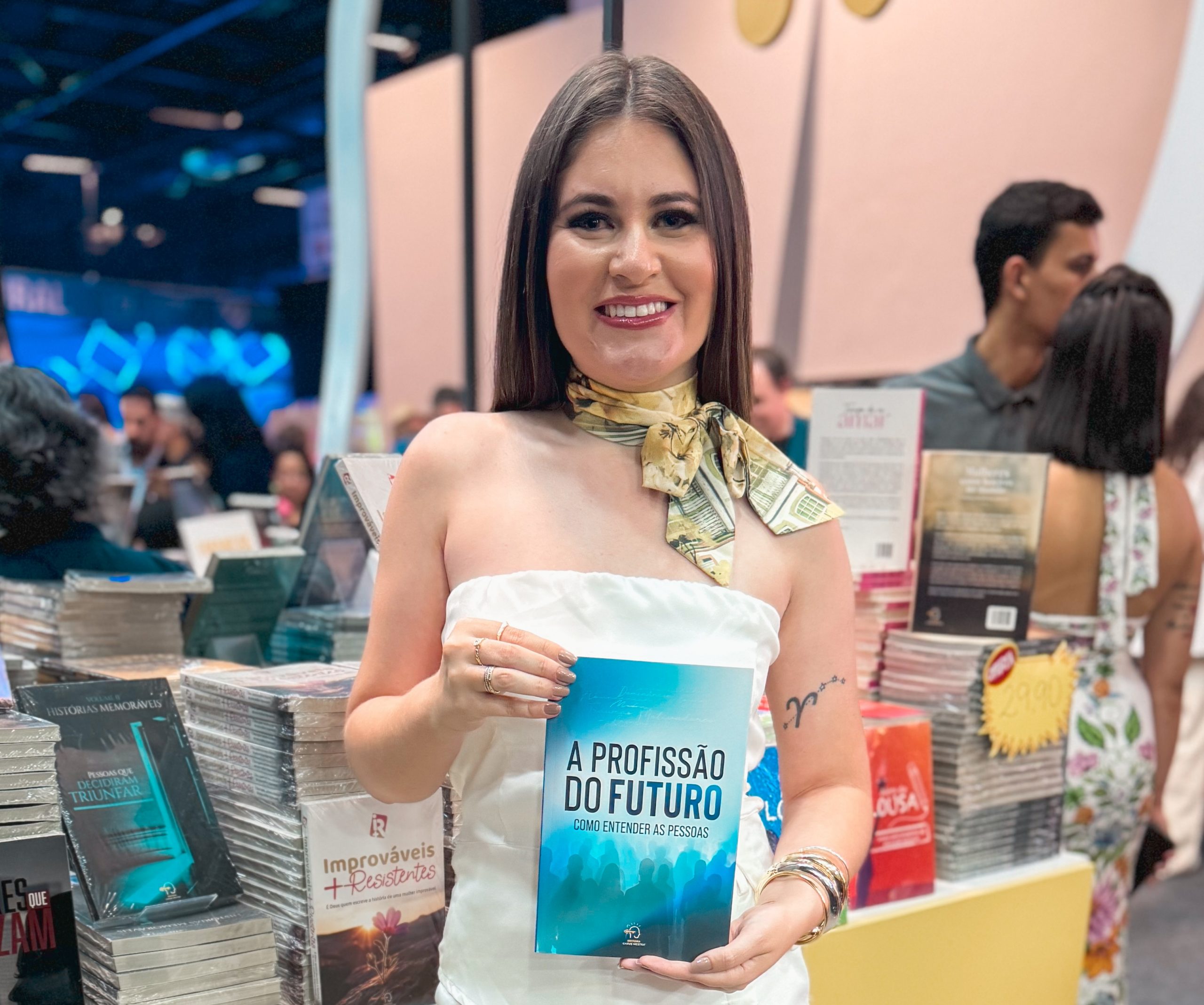 Mentora de oratória e coautora da obra, Fernanda Melo destaca a importância do livro e comemora o impacto de seu lançamento / Foto: Divulgação