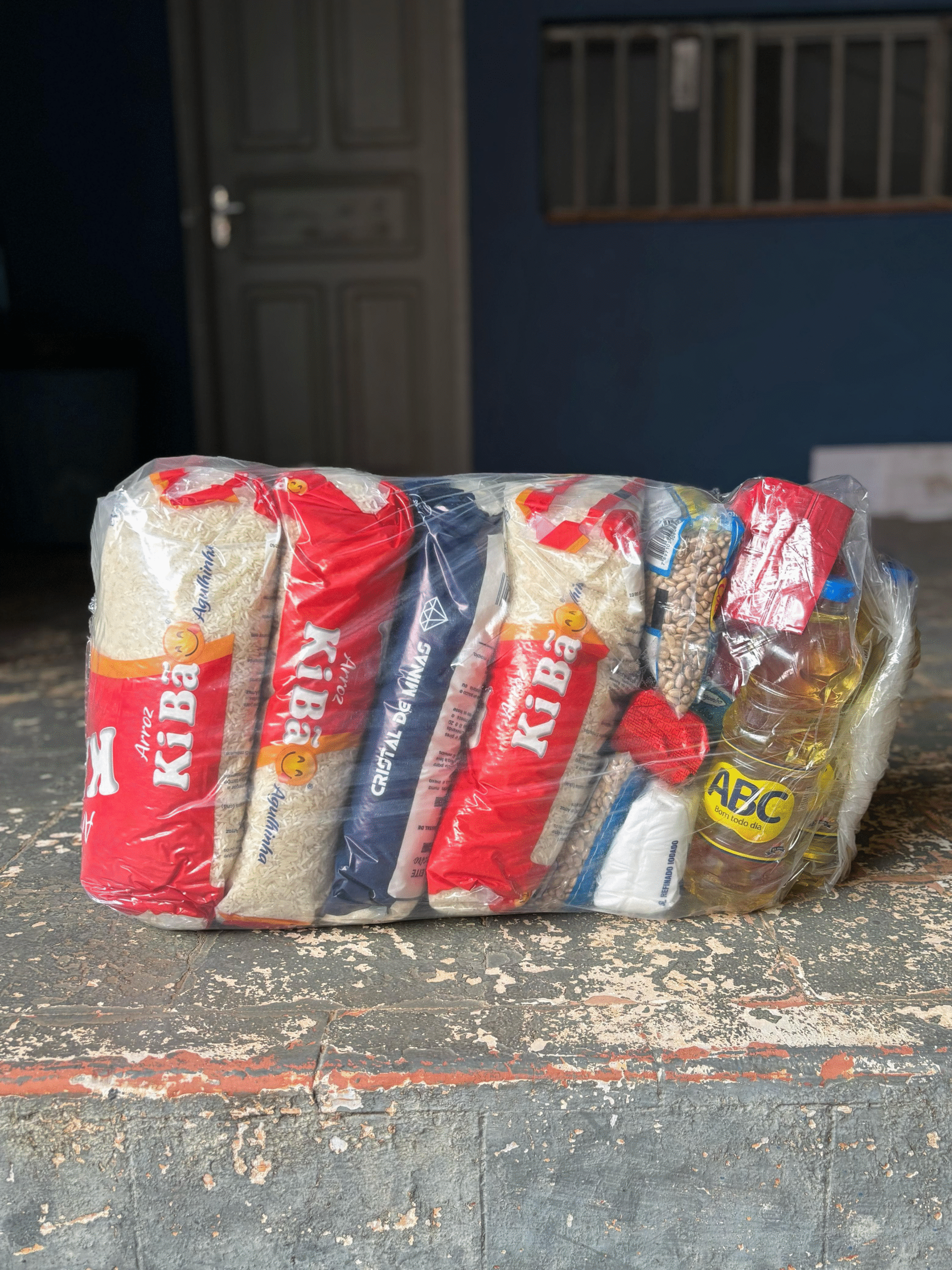 Desde 2001 a prefeitura promove a entrega de cestas básicas, com itens alimentícios e de higiene considerados de primeira necessidade, como arroz, feijão, café e açúcar / foto: Divulgação 
