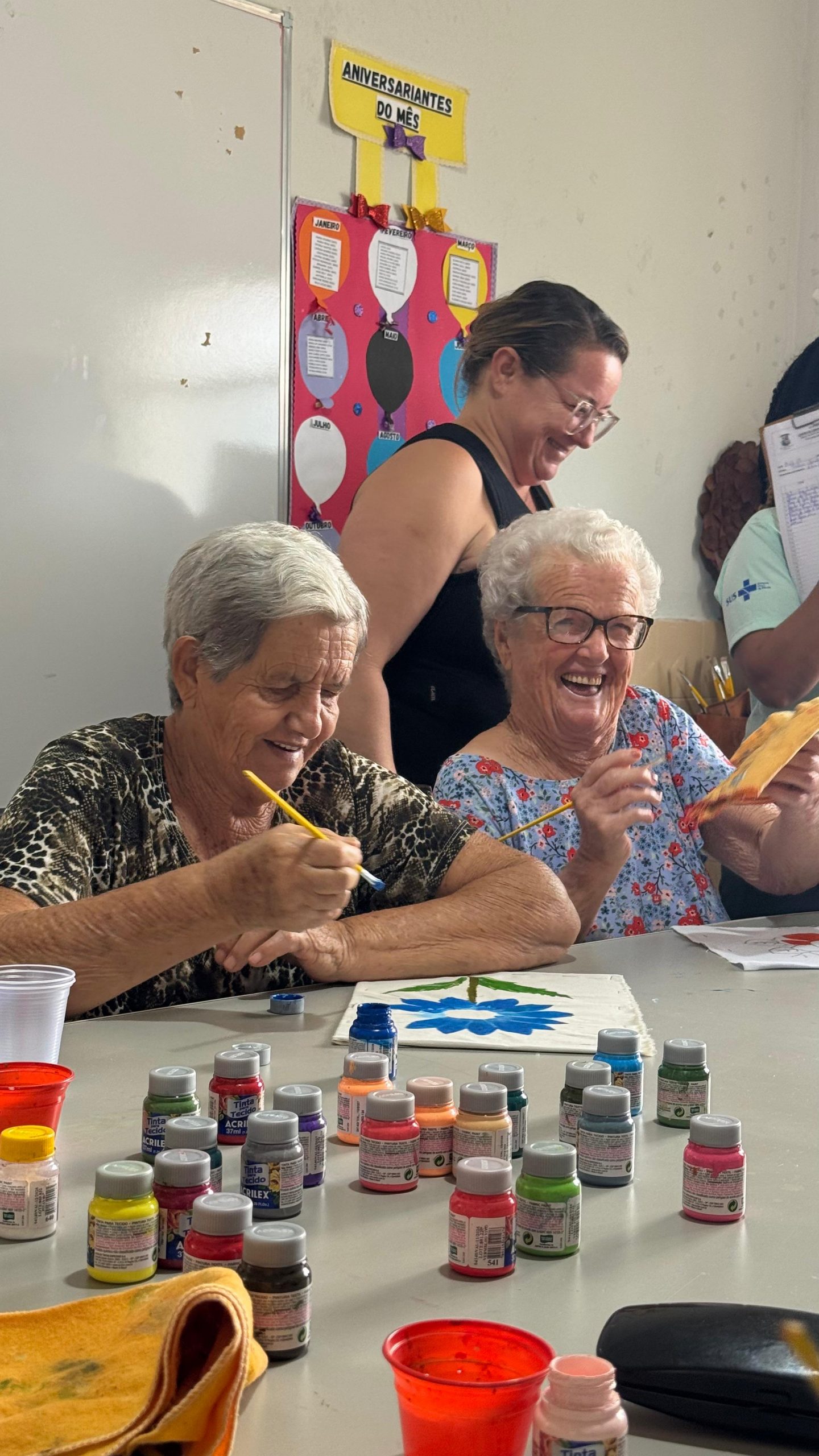 Centro de Convivência Florescer se destaca como um espaço de inclusão e criatividade, oferecendo atividades de pintura e crochê totalmente gratuitas / Foto: Reprodução
