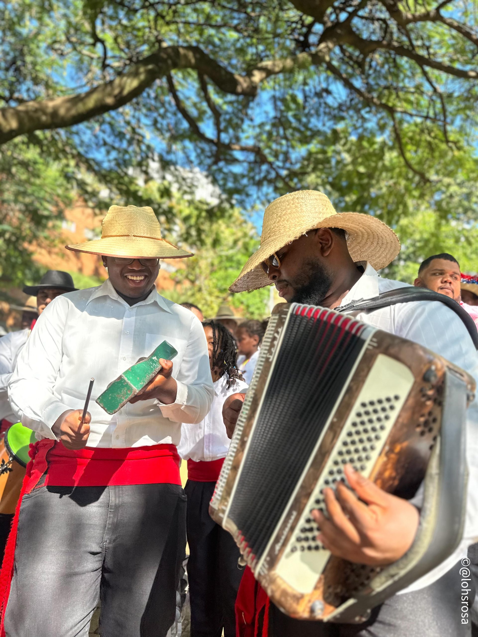 Grupo tradicional da congada leva o nome de Passos à 116ª Festa de São Benedito em Aparecida e ao Sesc Taubaté, reafirmando a força da cultura afro-brasileira no município / Foto: Reprodução