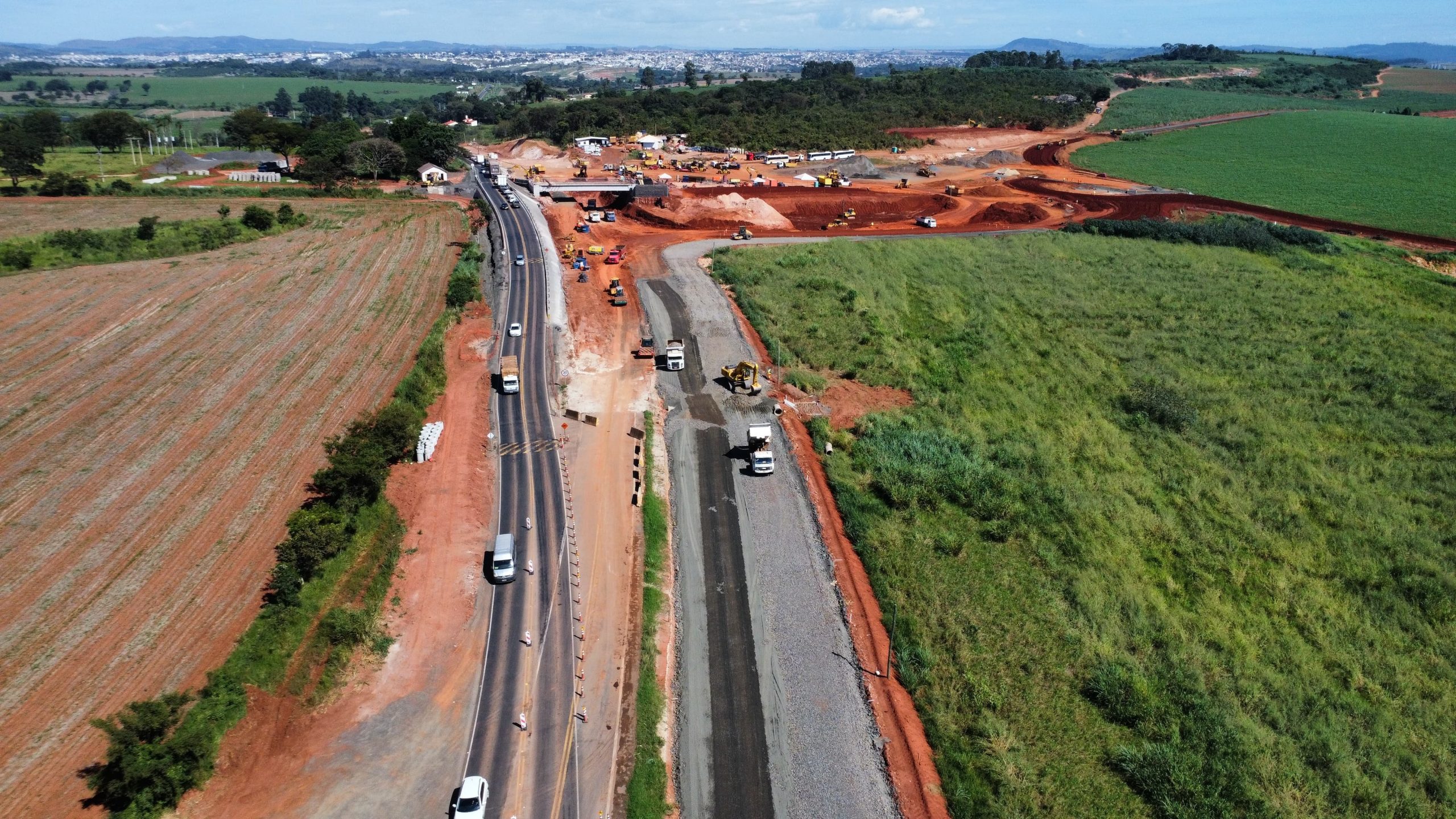 Interdição vai ocorrer entre 13h e 13h30 para detonação de rochas nas obras de implantação do acesso para o Distrito Industrial de Passos / Foto: Reprodução 