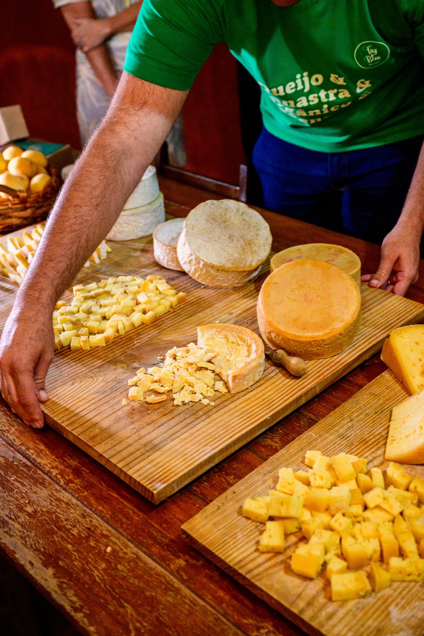 QUEIJO MINAS ARTESANAL ORGÂNICO PRODUZIDO PELA QUEIJARIA FAZ O BEM, EM PIUMHI / Foto: Divulgação/Nereu Jr.