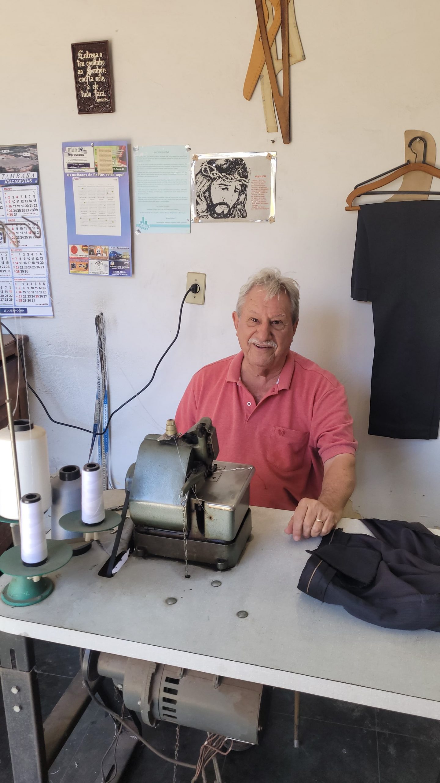 Interior da oficina de José Reis, no Centro de Passos / Foto: Reprodução/ Acervo FM