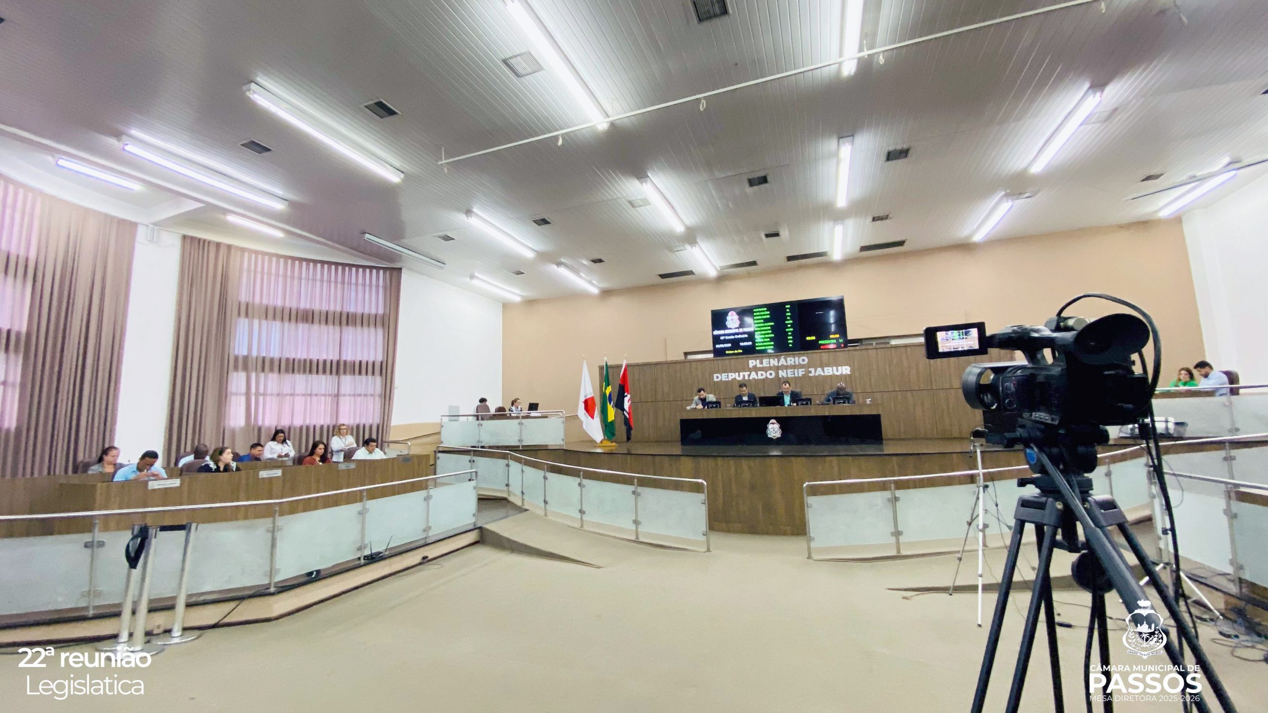 NO CENTRO DA POLÊMICA ESTÁ O REQUERIMENTO 400/2025, PROTOCOLADO EM MAIO, QUE PEDE A REALOCAÇÃO DE UMA ENFERMEIRA E DE UMA TÉCNICA DE ENFERMAGEM / Foto: Reprodução/Câmara Municipal