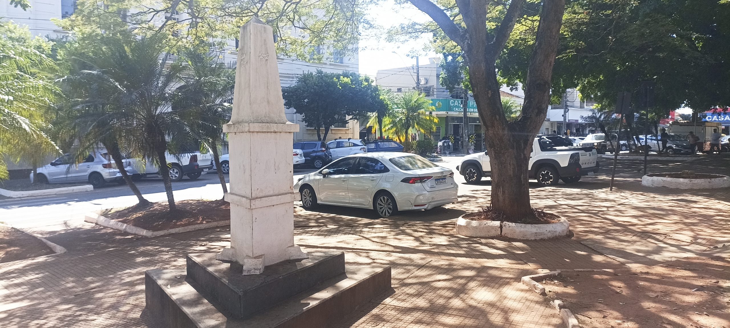Símbolo da Segunda Guerra, monumento sofre com vandalismo. Restauro prevê retorno de símbolos e inscrições históricas, mas ainda sem data para execução / Foto: Fernando Chaves
